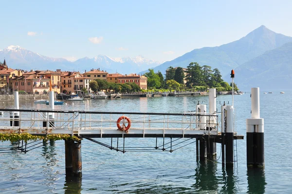 Pohled na město menaggio na slavné italské jezero como — Stock fotografie