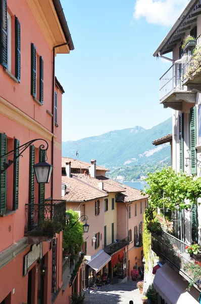 Smalle straat van de stad van bellagio op Comomeer — Stockfoto