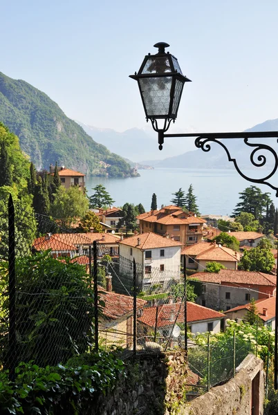Město Menaggio na slavné italské jezero como — Stock fotografie