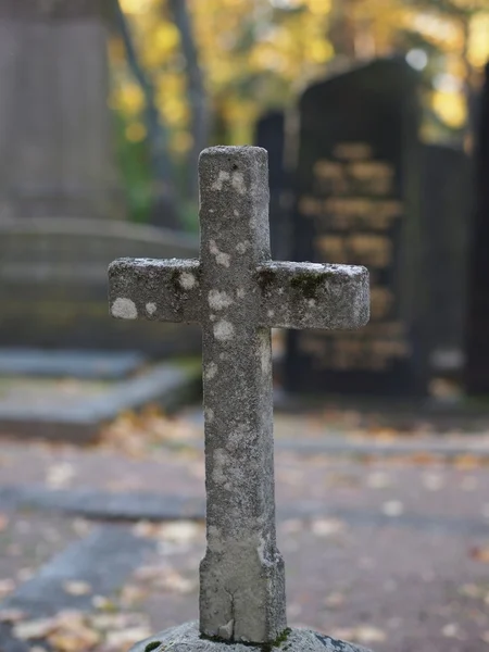Σταυρός σε ένα νεκροταφείο — Φωτογραφία Αρχείου