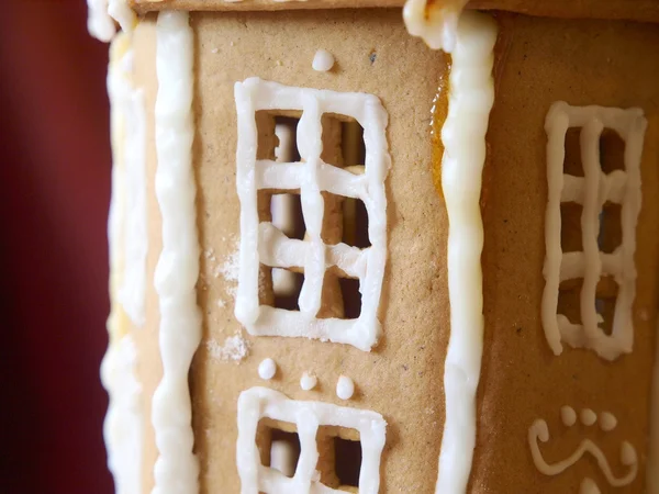 Πολύχρωμο cookie σπίτι με πολύχρωμο θίχουλο ως περιγράμματα — Φωτογραφία Αρχείου