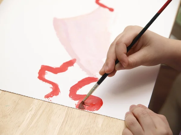 Kind zeichnet ein Bild — Stockfoto