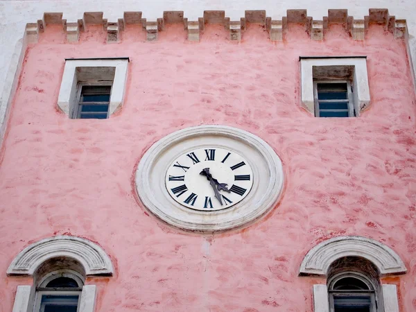Ρολόι και τα παράθυρα — Φωτογραφία Αρχείου