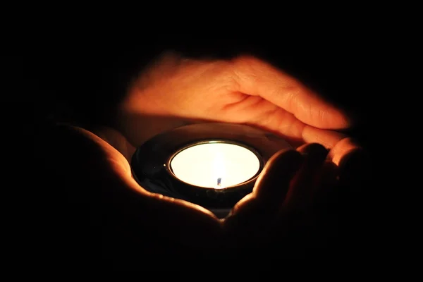 蜡烛在手 — 图库照片