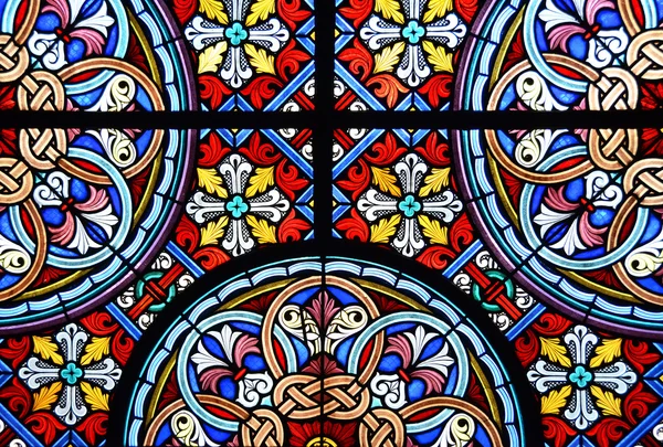 Gebrandschilderd glas in een kathedraal — Stockfoto