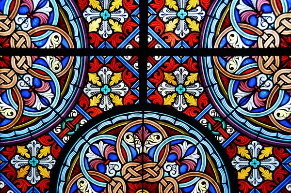 Gebrandschilderd glas in een kathedraal — Stockfoto