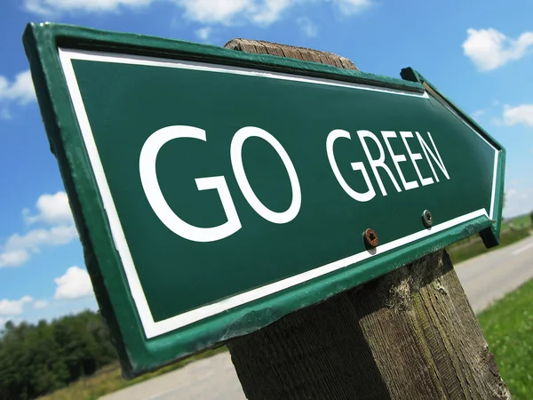 GO GREEN señal de tráfico —  Fotos de Stock