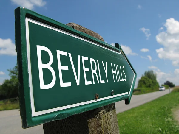 BEVERLY HILLS signpost along a rural road — Stock Photo, Image