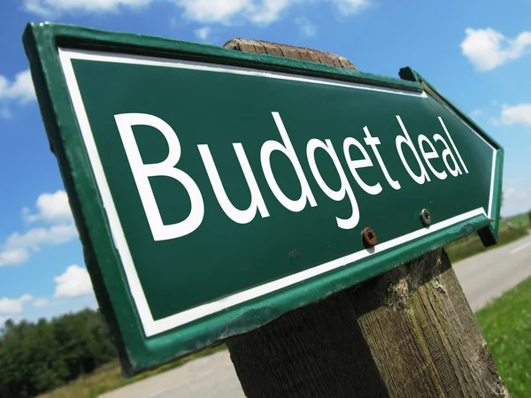 Znak drogowy ofertę budżetu — Zdjęcie stockowe