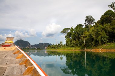 Harika bir manzara khao sok Gölü