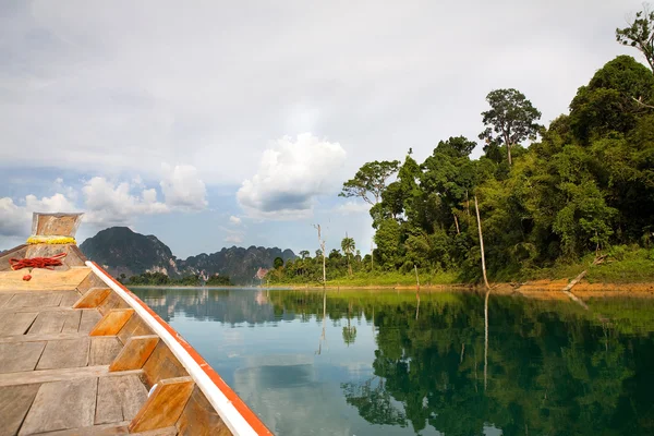 Beautiful view at Khao Sok lake — Stock Photo, Image