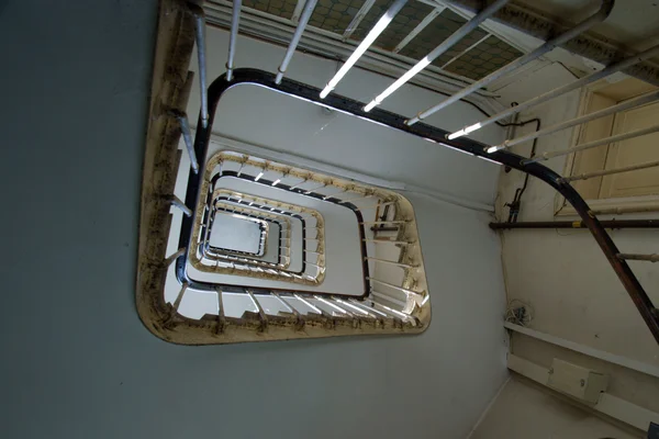 Escalier en colimaçon, main courante forgée — Photo