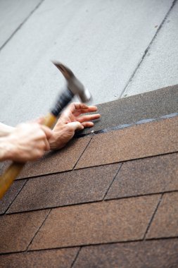 Hammer roof with slates clipart