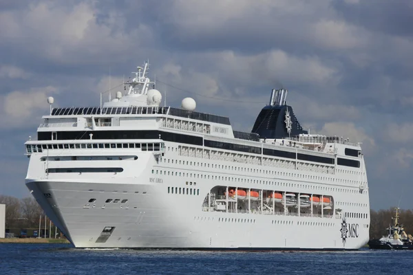 21 april 2012, velsen, msc lirica zeilen op de Noordzee — Stockfoto