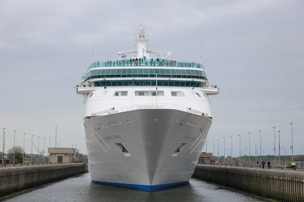 May 5th, 2012 Velsen, the Netherlands. Vision of the Seas in IJm — Stock Photo, Image