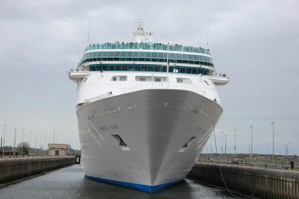 5 мая 2012 г. Вельсен, Нидерланды. Vision of the Seas in IJm — стоковое фото