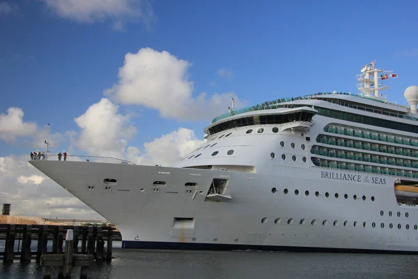 May, 12th 2012 IJmuiden, the Netherlands, Brilliance of the Seas — Stock Photo, Image