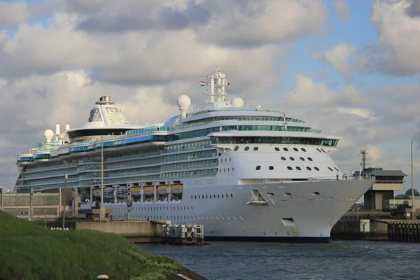 12 мая 2012 IJmuiden, Нидерланды, Brilliance of the Seas — стоковое фото