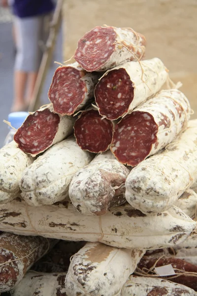Salsicce su un mercato in Provenza — Foto Stock