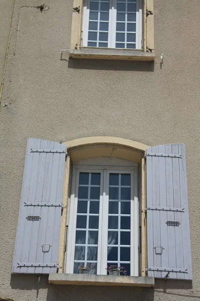 Okna v provence, Francie — Stock fotografie