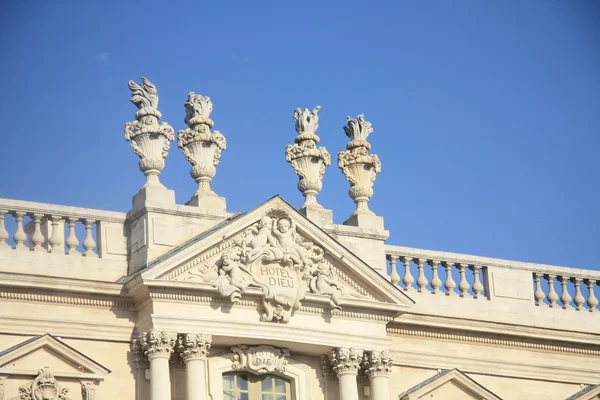 Hotel dieu, Rathaus in carpentras, Frankreich — Stockfoto