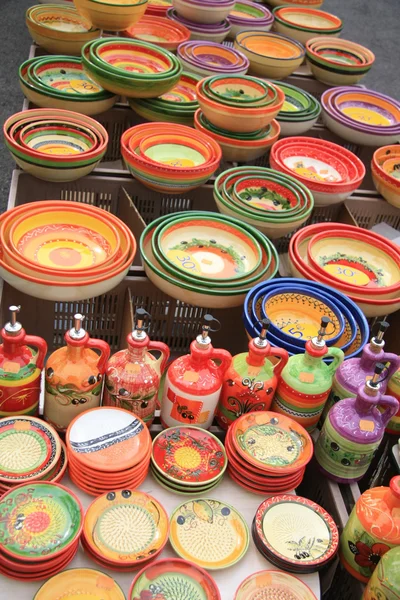 Cerâmica em um mercado francês — Fotografia de Stock
