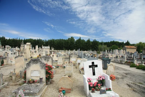 Gammel kirkegård i Provence, Frankrike – stockfoto