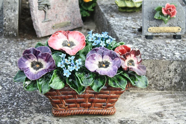 Kerámia részvét virágok, Franciaország — Stock Fotó