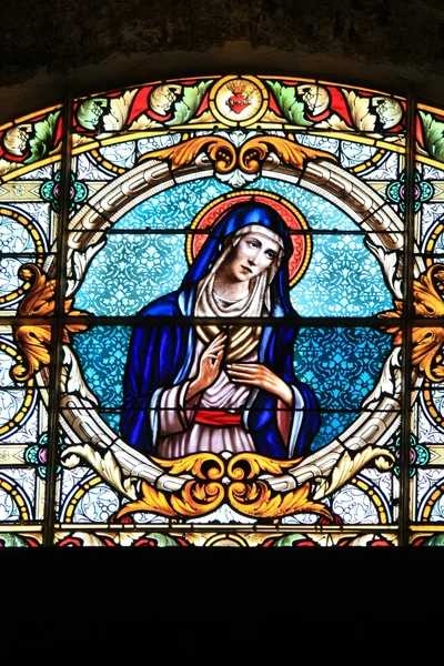 กระจกสีในโบสถ์ฝรั่งเศส — ภาพถ่ายสต็อก