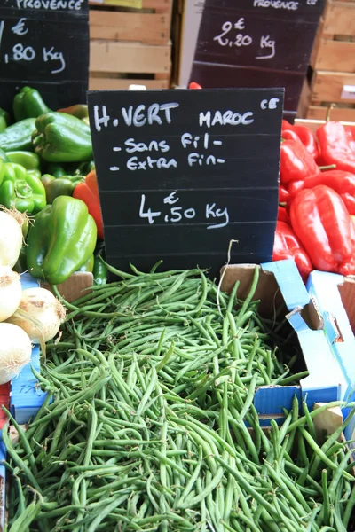 Közös zöldbab vagy haricots verts francia piacon — Stock Fotó