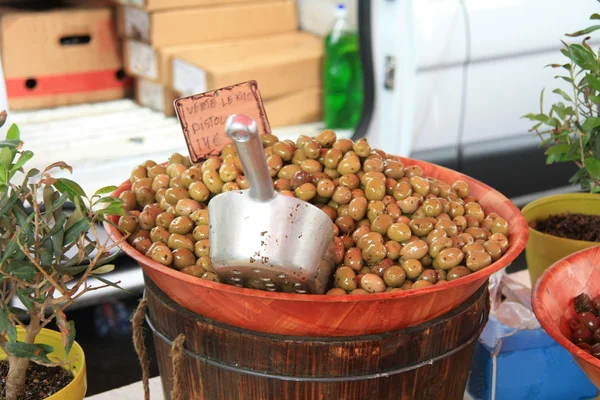 Azeitonas num mercado francês — Fotografia de Stock