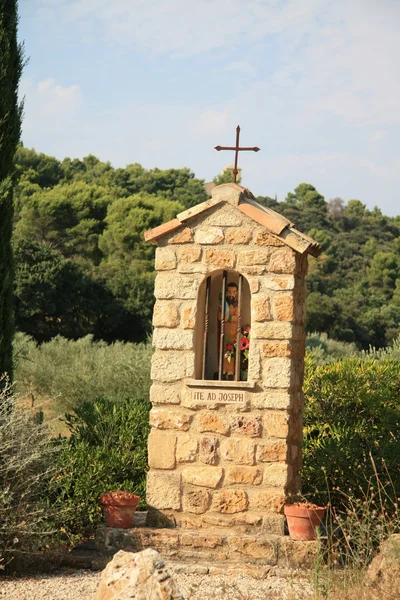 Chapel yakınındaki bir yol Fransa — Stok fotoğraf