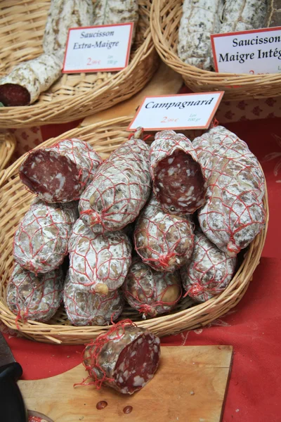 Enchidos em um mercado na Provença — Fotografia de Stock