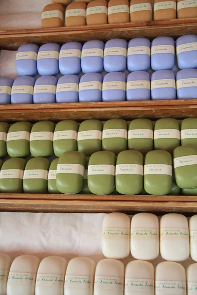 Бары мыла на французском рынке — стоковое фото