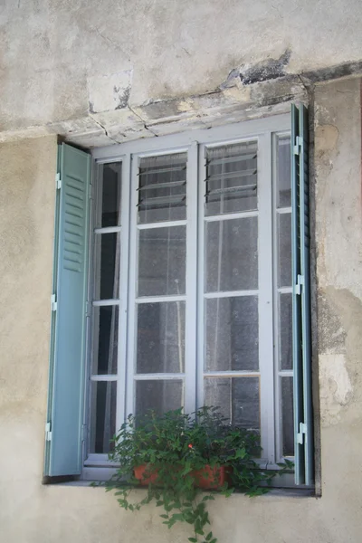 Fenster in der Provence, Frankreich — Stockfoto