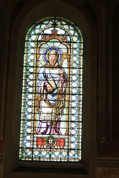กระจกสีในโบสถ์ฝรั่งเศส — ภาพถ่ายสต็อก