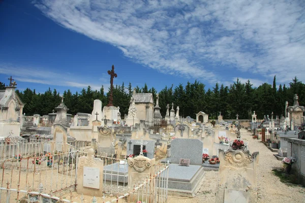 프로방스, 프랑스에 있는 오래 된 묘지 — 스톡 사진