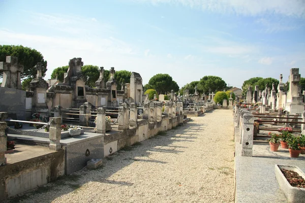Oude begraafplaats in de provence, Frankrijk — Stockfoto