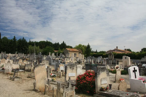 Oude begraafplaats in de provence, Frankrijk — Stockfoto