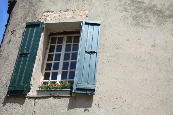Fönster i provence, Frankrike — Stockfoto