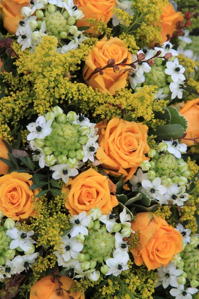 Gelb und weiß Blumenschmuck — Stockfoto