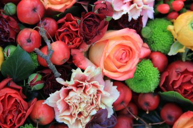 bloemstuk in het rood