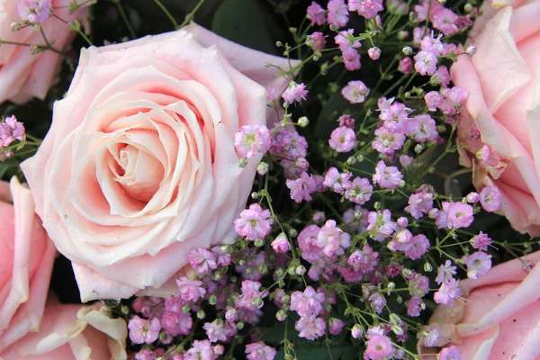 Big pink roses in a floral arrangement — Stock Photo, Image