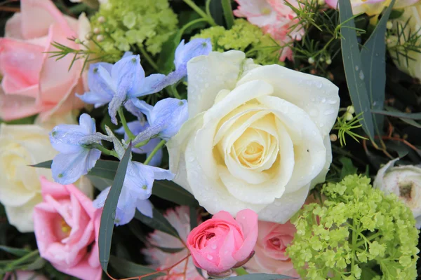 Floral arrangement in pastel colors — Stock Photo, Image