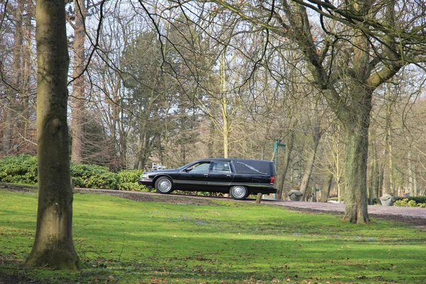Hearse on a cemetery — Stock Photo, Image