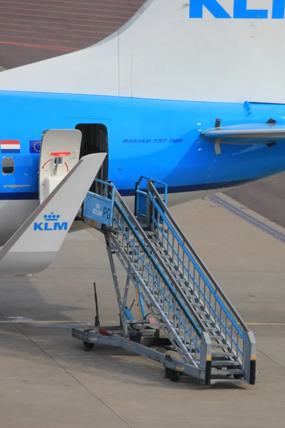 March, 24th Amsterdam Schiphol Airport airplane detail of rear e — Stock Photo, Image