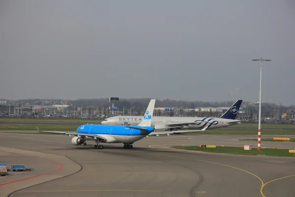 3 月、第 24 アムステルダム スキポール空港飛行機、ru に課税 — ストック写真