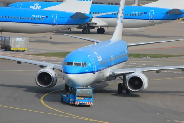 March, 24th Amsterdam Schiphol Airport Plane pushed back from ga — Stock Photo, Image
