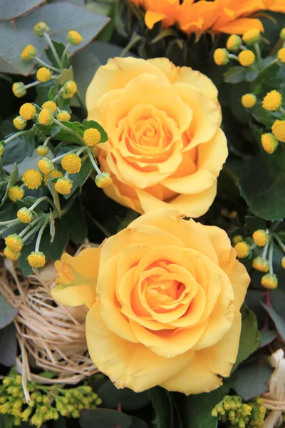 Gelber Rosenstrauß — Stockfoto