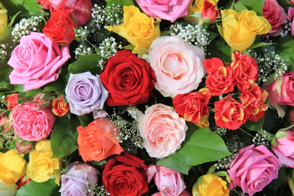 Ramo de rosas en colores brillantes — Foto de Stock